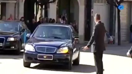 Reciben al Príncipe en Lleida con gritos de ´Monarquía no´