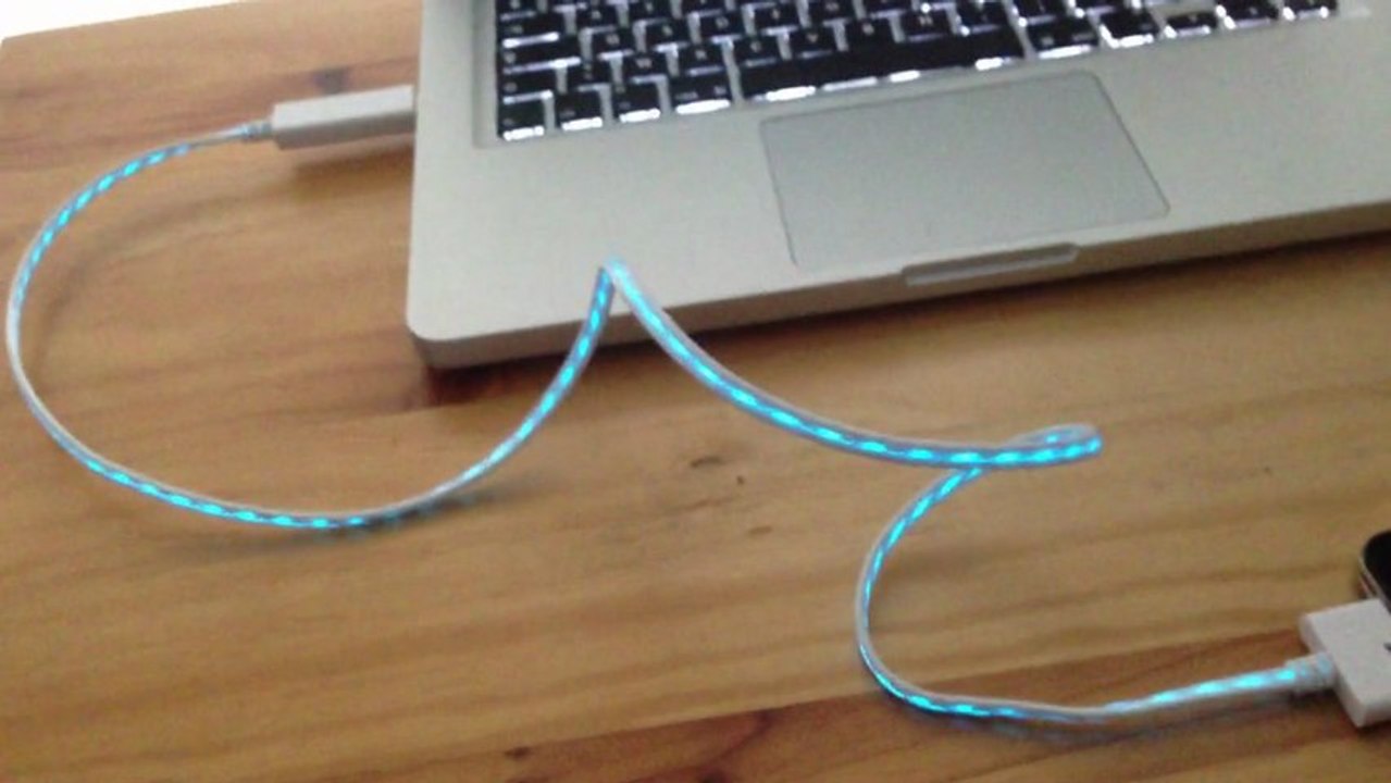 Cable USB a led bleu pour iPhone 3G 3GS 4 4S iPad & iTouch [ World iTech ]