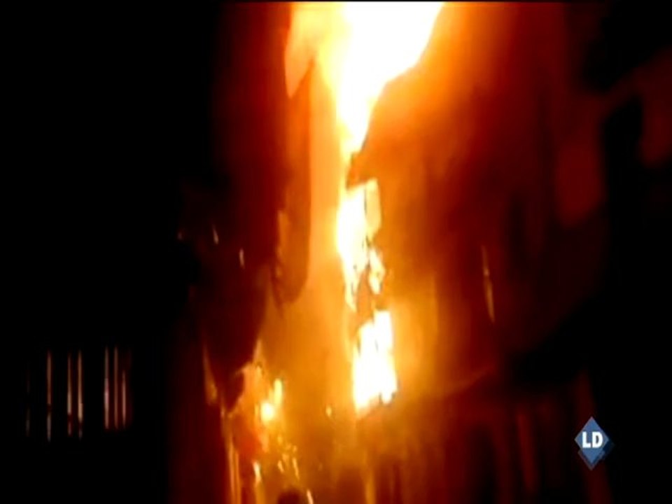 Espectacular incendio en un edificio de Bermeo