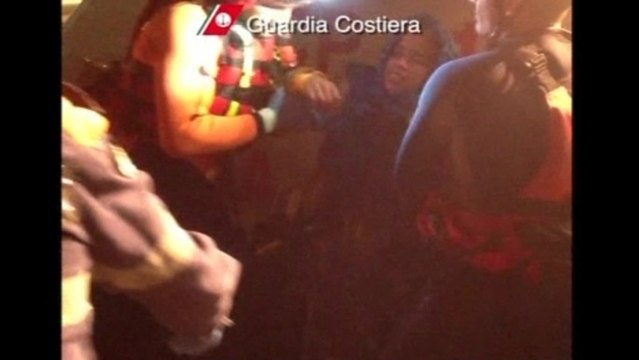 Italy coastguard rescues almost 500 North African migrants