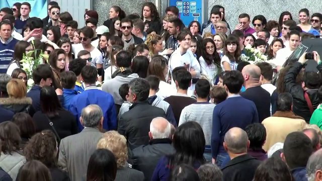 San Cipriano (CE) - I funerali di Emanuele Di Caterino ucciso ad Aversa -2- (11.04.13)