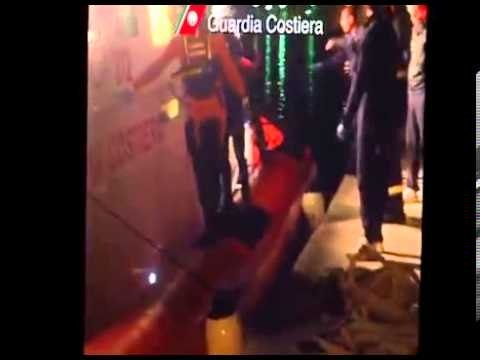 Lampedusa (AG) - Soccorsi a migranti (11.04.13)