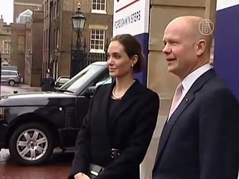 Анджелина Джоли выступила на саммите G8