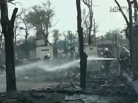 Пожар в Мьянме уничтожил сотни домов