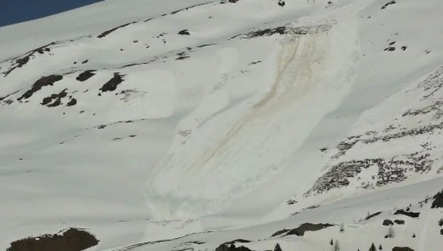 Déclenchement d'avalanches sur la route de Tignes-Val d'Isère