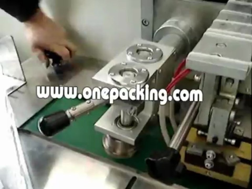 Flow packaging machine
