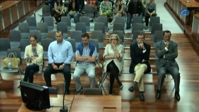 Isabel Pantoja se desmaya a la salida del juzgado entre abucheos y gritos de 'ladrona'