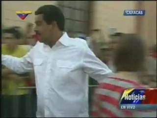 Así fue el abrazo que le dio Maradona a Marisabel y su hija Rosinés