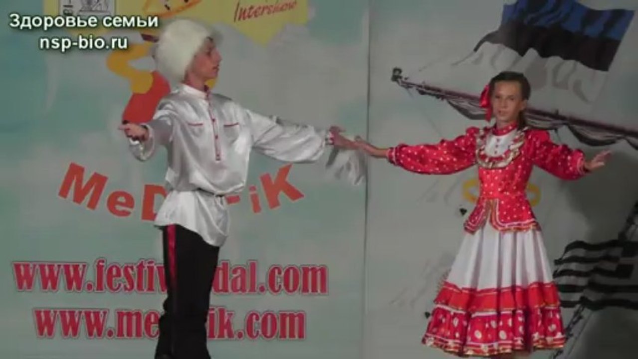 Танцуют дети - плясовая "Варенька" - дуэт "Валексия" п.Старокамышинск