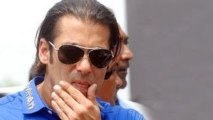 Salman Khan's SHOCKING wardrobe malfunction