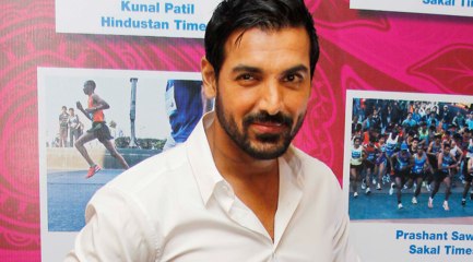 John Abraham, Rahul Bose & Suneil Shetty at Standard Chartered Charity Awards Night 2013