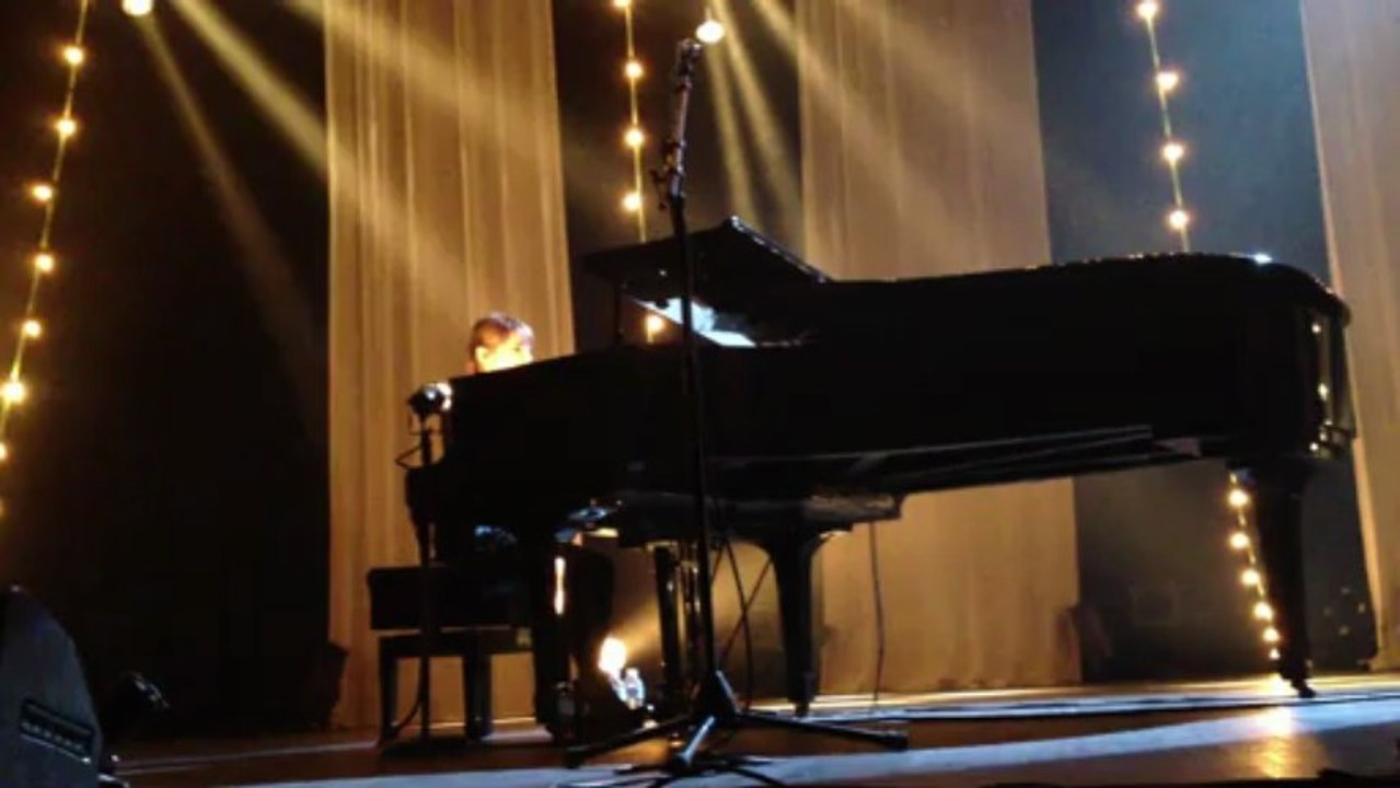 Coeur de pirate Fondu au noir live @ les Sables d'Olonne