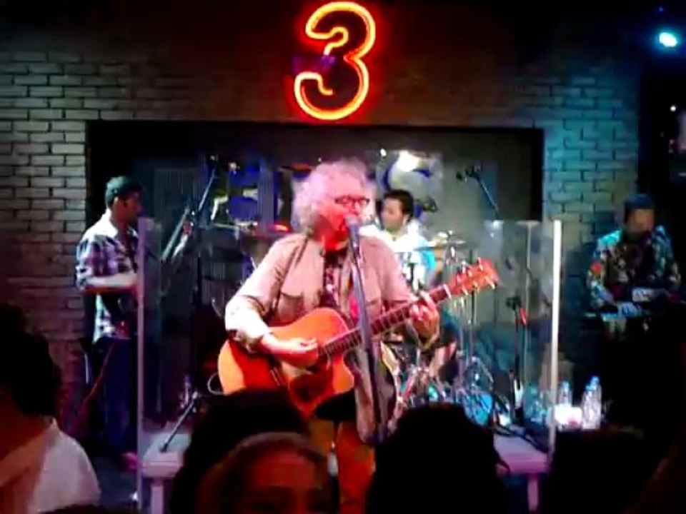 Yeni Türkü - İstersen Hiç Başlamasın (Canlı Performans)