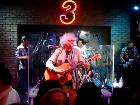 Yeni Türkü - İstersen Hiç Başlamasın (Canlı Performans)