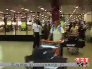 ভারতে হোয়াইট ওয়াস হয়ে দেশে ফিরেছে