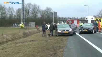 Télécharger la video: Moeder en kinderen gewond na remmen voor eend - RTV Noord