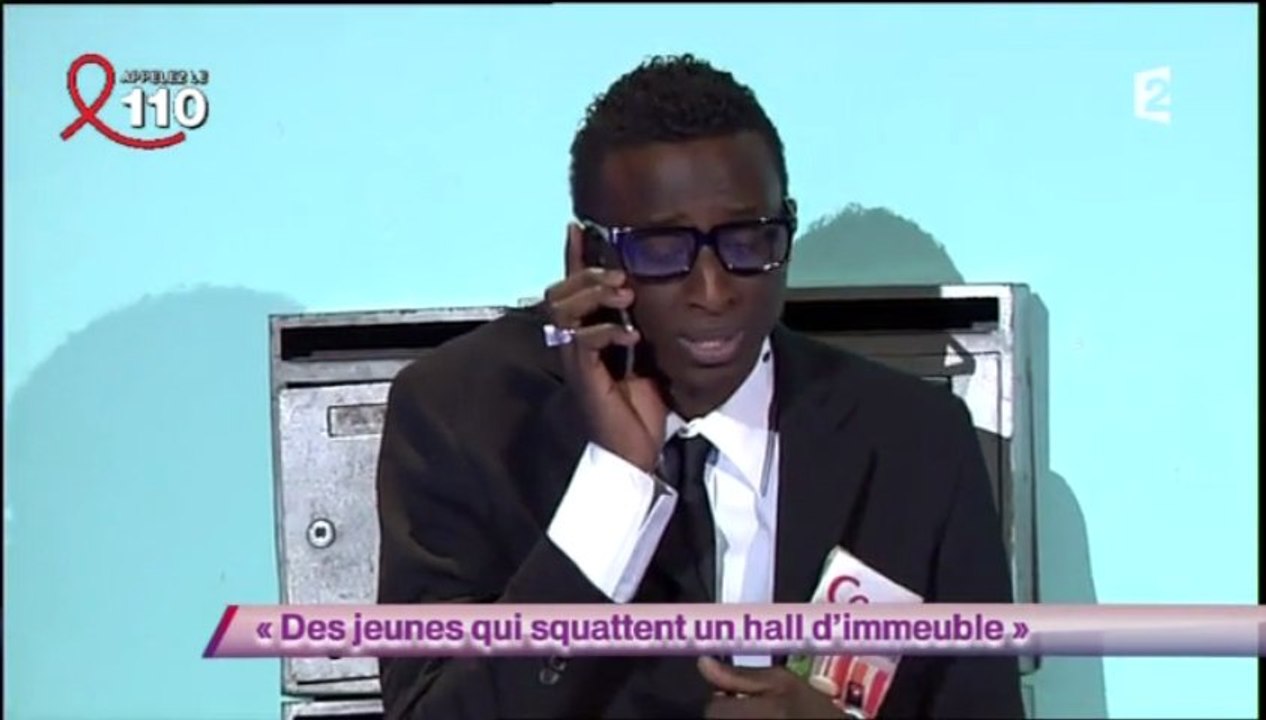 Ahmed Sylla - Des jeunes squattent un hall
