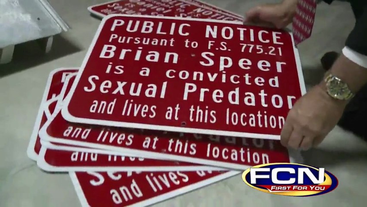 USA : Un panneau d'avertissement devant les maisons des violeurs