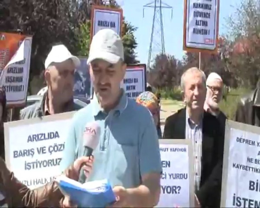 İZMİT'TEKİ IRAK DEPREM KONUTLARINDA OTURAN DEPREMZEDELER YİNE PROTESTODA