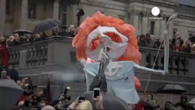 Des anti-Thatcher fêtent la mort de la Dame de fer à...