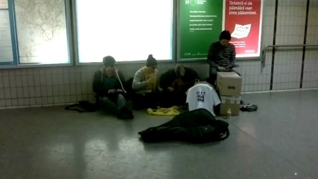 Street performance dans le métro de Helsinki