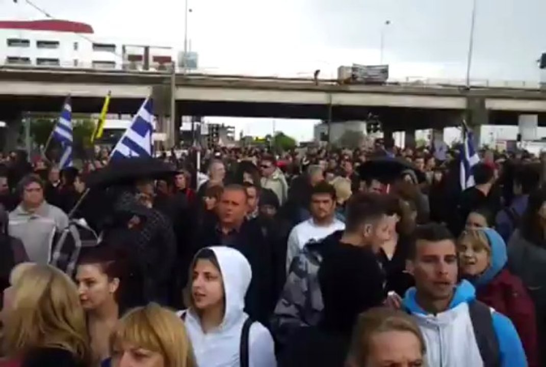 Συγκεντρωμένοι στο Αστυνομικό Μέγαρο Θεσσαλονίκης