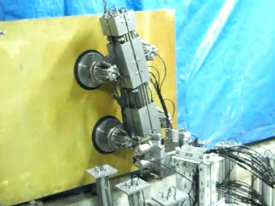水圧軟体筋肉ロボット：P39：三足歩行：壁面設置：サンポート