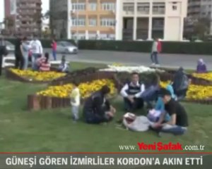 Güneşi gören İzmirliler Kordon'a akın etti