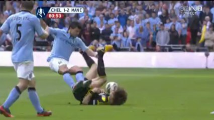 Aguero Vs David Luiz ! WTF !