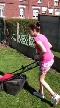 stacy au travail chez nous cette apres-midi -fait-le-14-04-2013- a lens