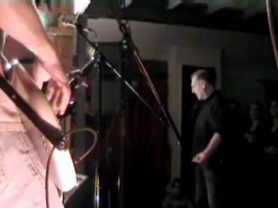 Remi Angeli danse sur Les Cochons de Lait