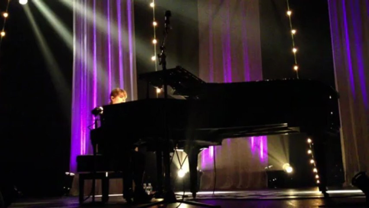 Coeur de Pirate Place de la République Live @ Les sables d'Olonne