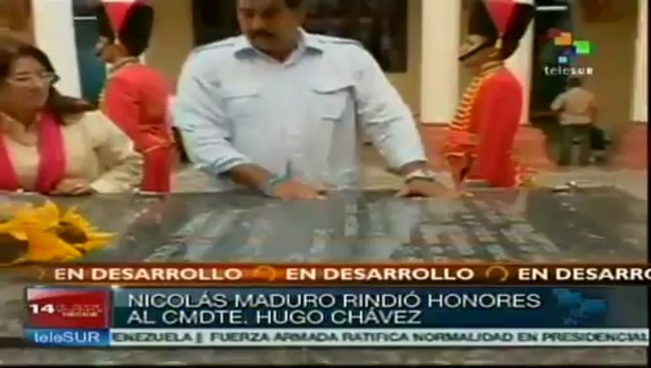 Maduro rindió tributo a Chávez en el Cuartel de la Montaña