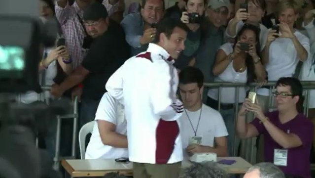 Capriles pede ‘avalanche’ de votos