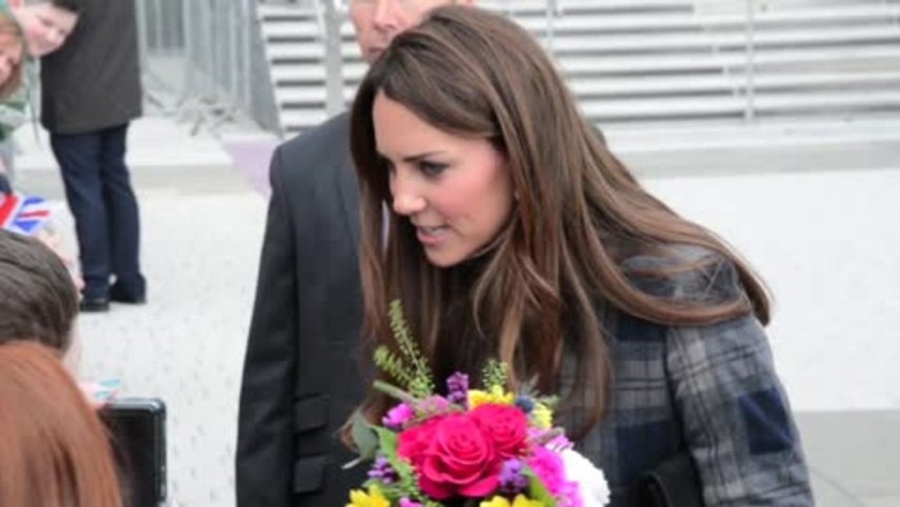 La Duchesse de Cambridge Kate Middleton regarde les Kardashian