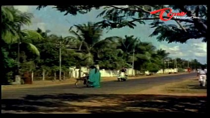 Comedy Scene - Krishna Teases A Girl On Road