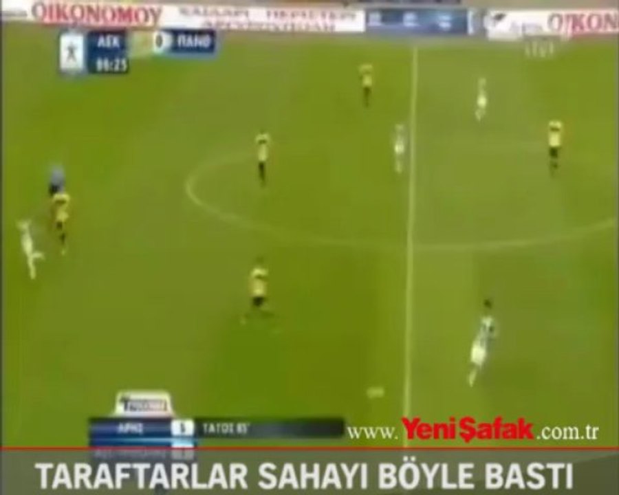 Taraftarlar sahayı böyle bastı
