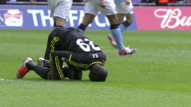 Le but venu d'ailleurs de Demba Ba contre Manchester City !