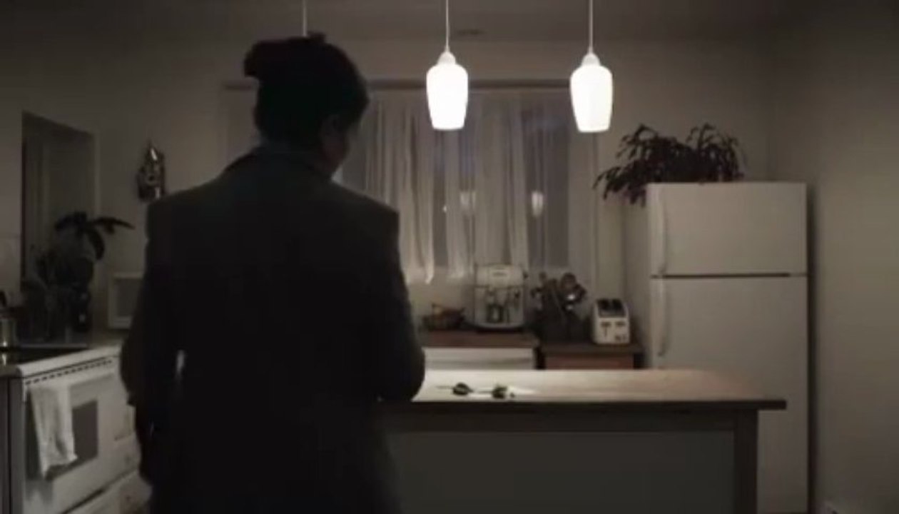 La lutte contre l_homophobie «Femme» - Publicité [QC]
