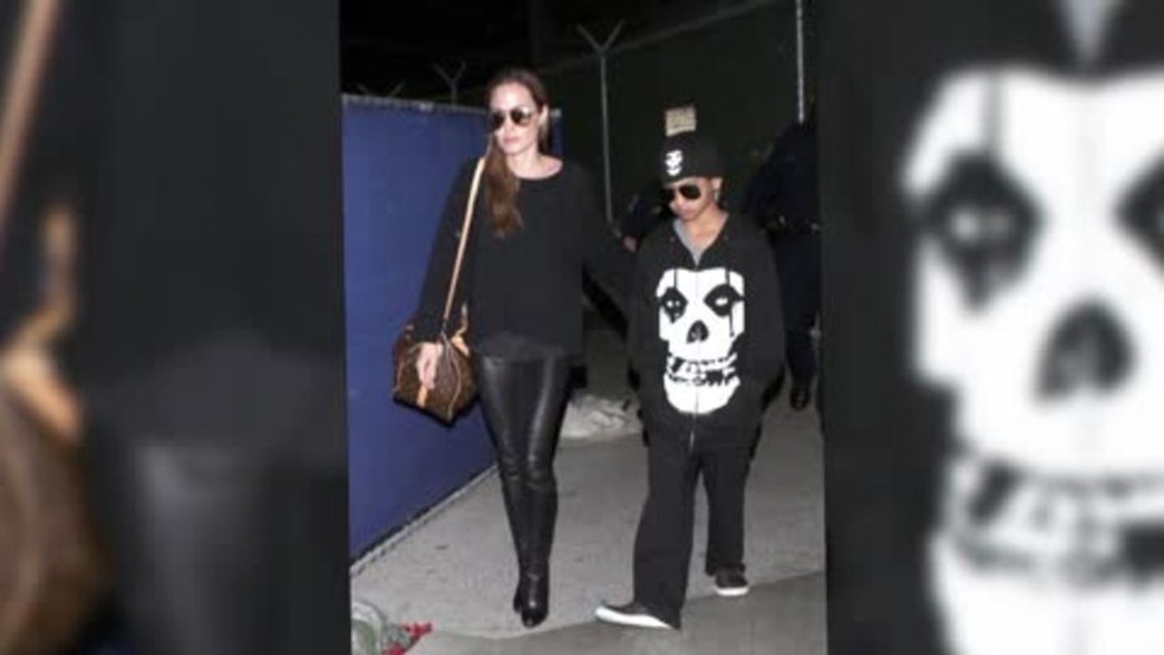 Angelina Jolie Reportedly Flies UK Curry to US For Brad Pitt