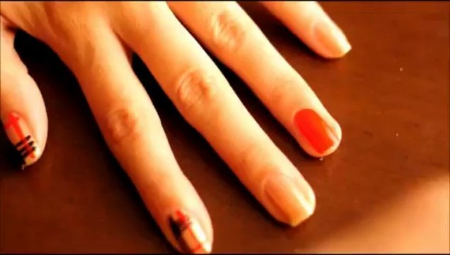 Kolay Burberry Desenli Manikür Burberry Print nail art