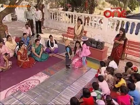 Jhilmil Sitaron Ka Aangan Hoga 18th April 2013 Video Watch Online pt1