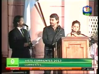 Pedro conduciendo desfile Viste Corrientes 2013 2da. parte - 13 de Abril