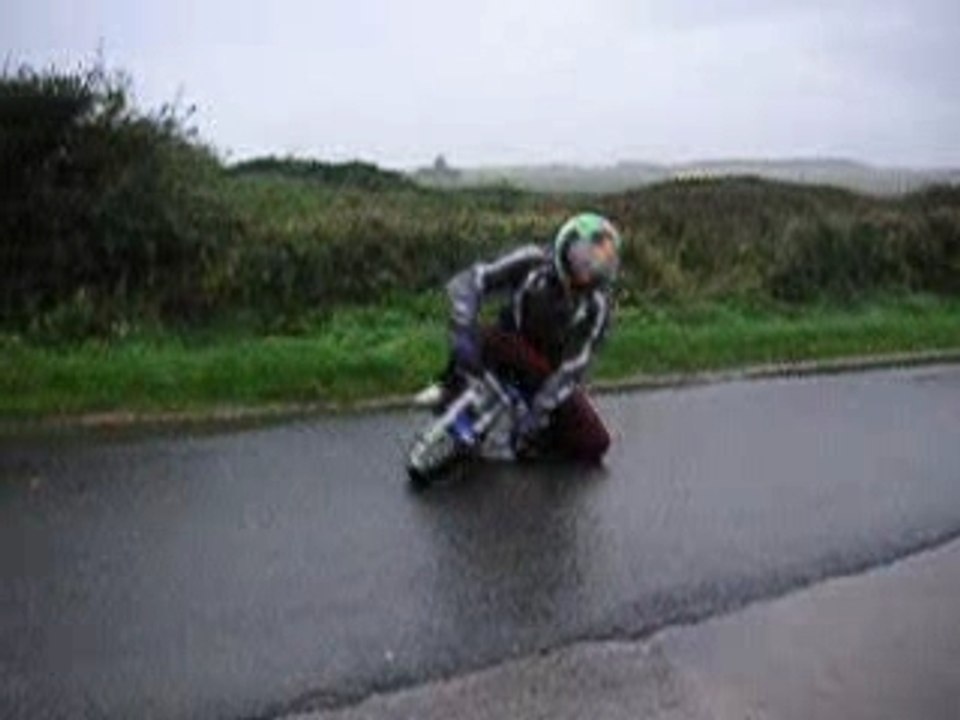 Drifting_in_the_rain_MQ