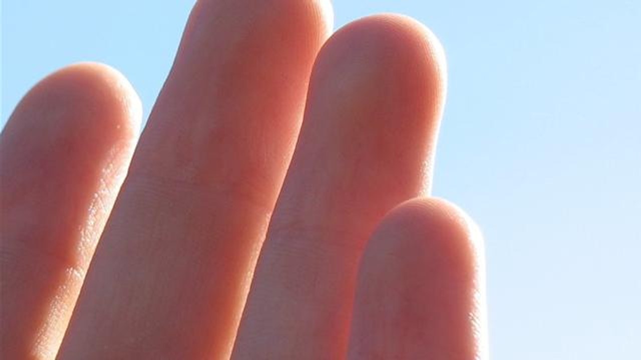 How To Remedy Cracks In Your Finger Tips