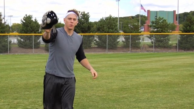 Baseball tips: How to catch a fly ball with Logan Morrison