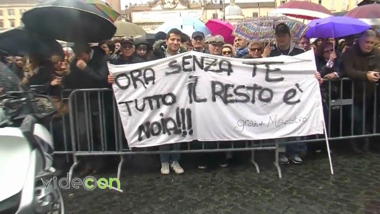 Roma dà l'addio a Franco Califano, da oggi tutto il resto è noia
