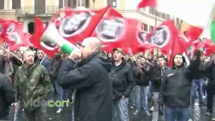 CasaPound, in 400 sotto Montecitorio: "riprendiamoci i nostri Marò"