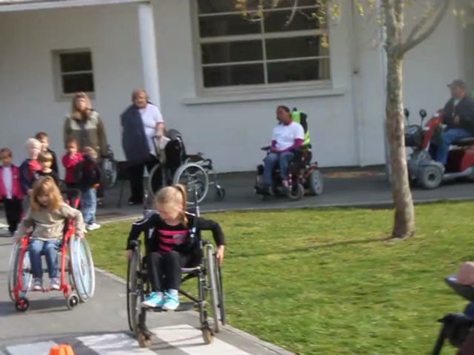 2013 Avril. SOUSTONS (Maternelle et Handicapés) 001