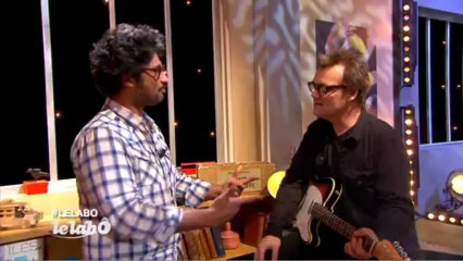 Axel Bauer assiste au battle actu dans Le Lab.Ô